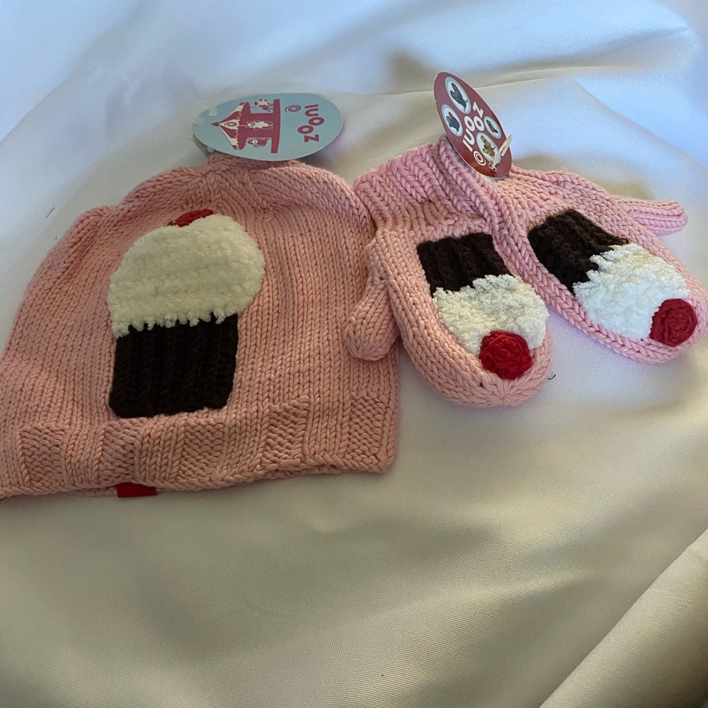 Decorative hat and mittens